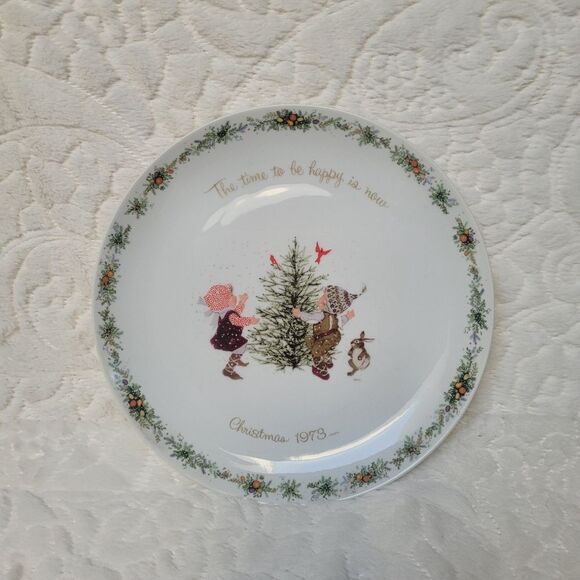 Holly Hobbie Christmas Plate 1973 Commemorative 10.5 Inch Collectible Vintage - Picture 1 of 6
